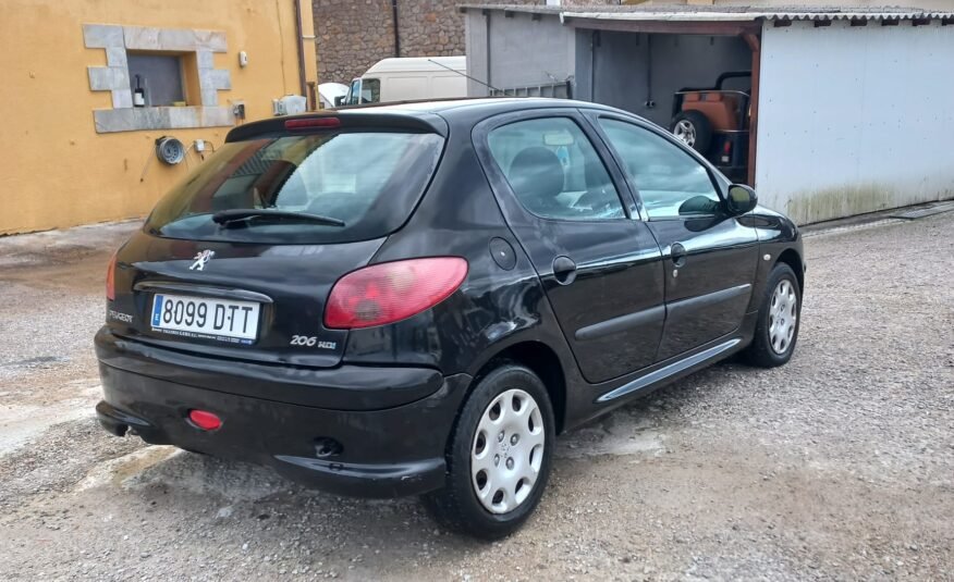 PEUGEOT 206 1.4 HDI XLine