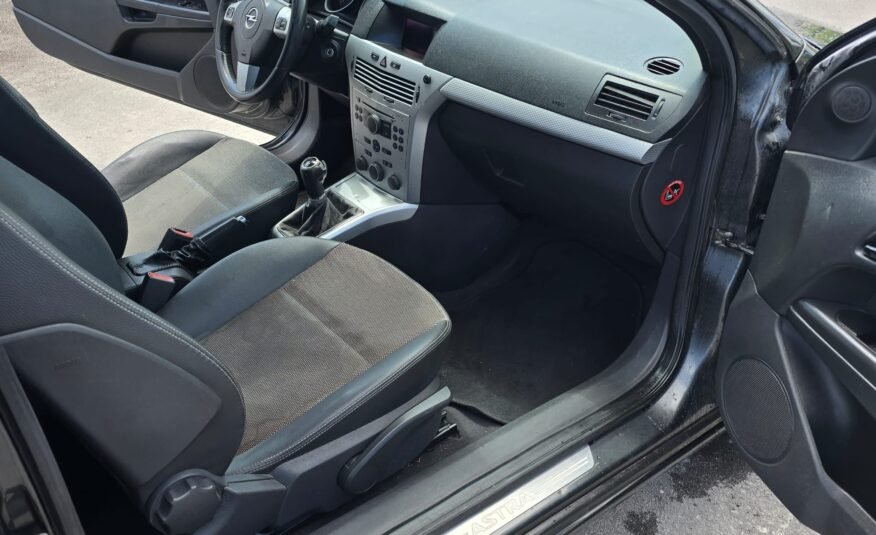 OPEL Astra GTC 1.6 16v Enjoy