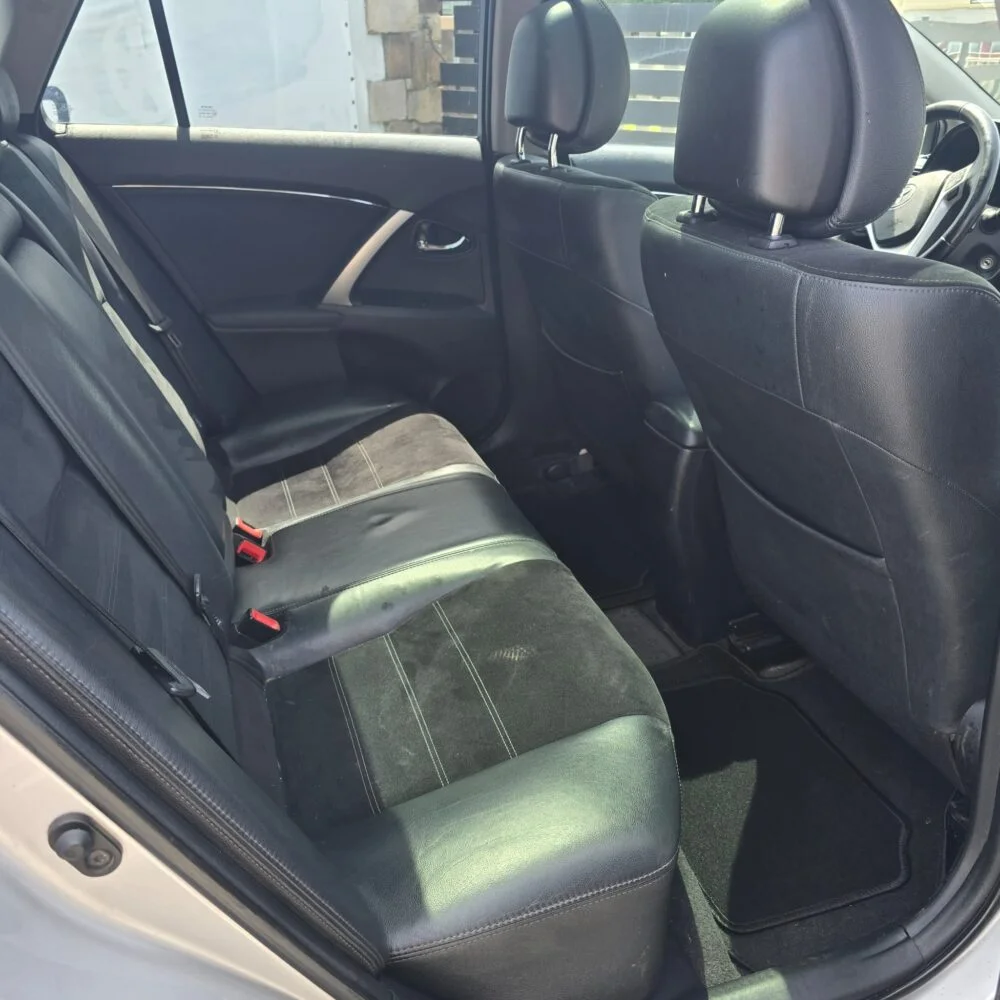 TOYOTA AVENSIS CONFORT 120D CROSS SPORT