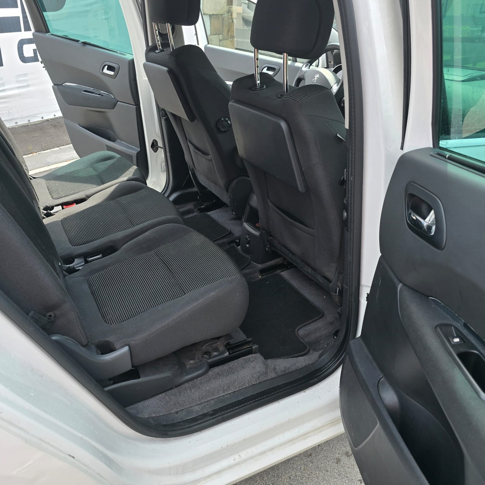 PEUGEOT 5008 1.6 THP ALLURE 16V