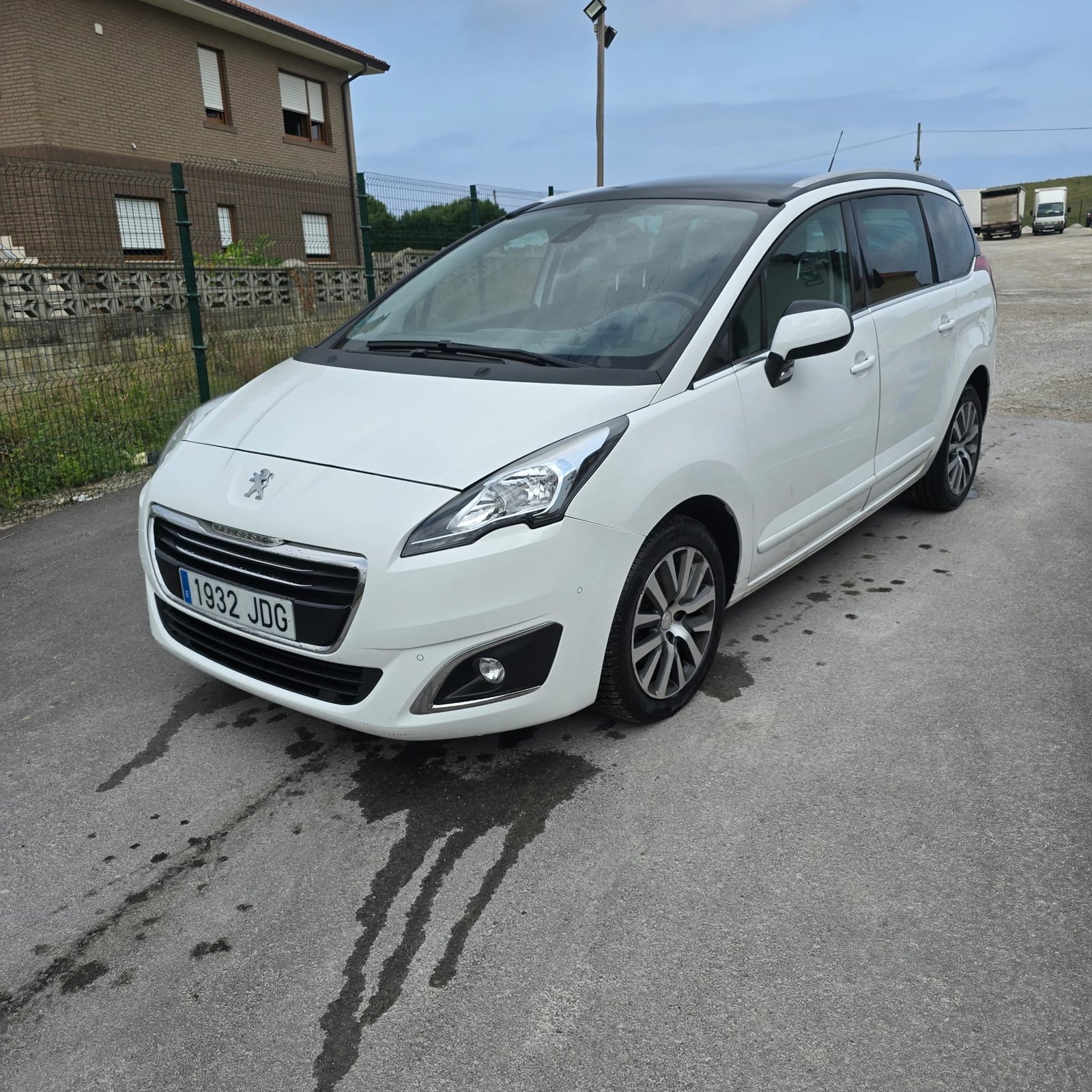 PEUGEOT 5008 1.6 THP ALLURE 16V