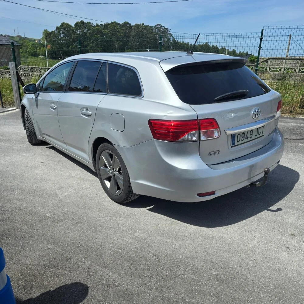 TOYOTA AVENSIS CONFORT 120D CROSS SPORT