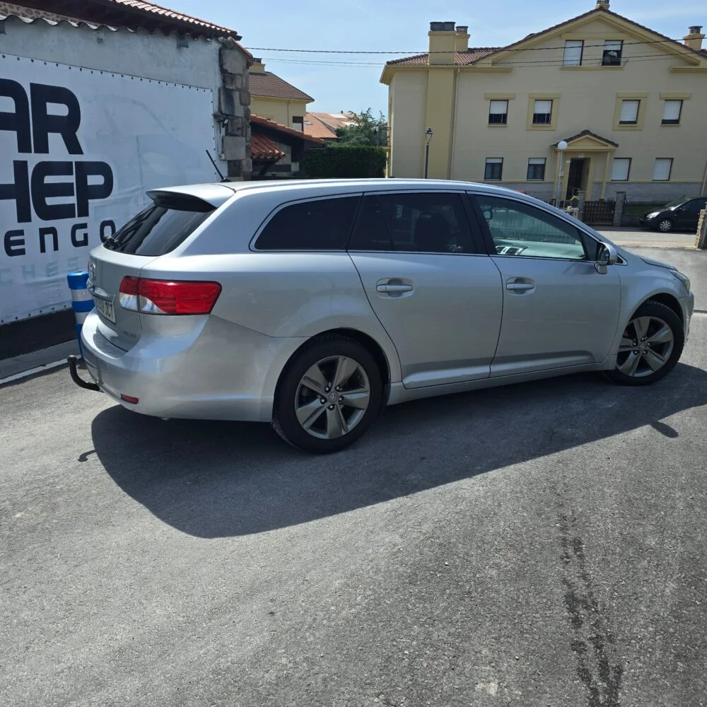 TOYOTA AVENSIS CONFORT 120D CROSS SPORT