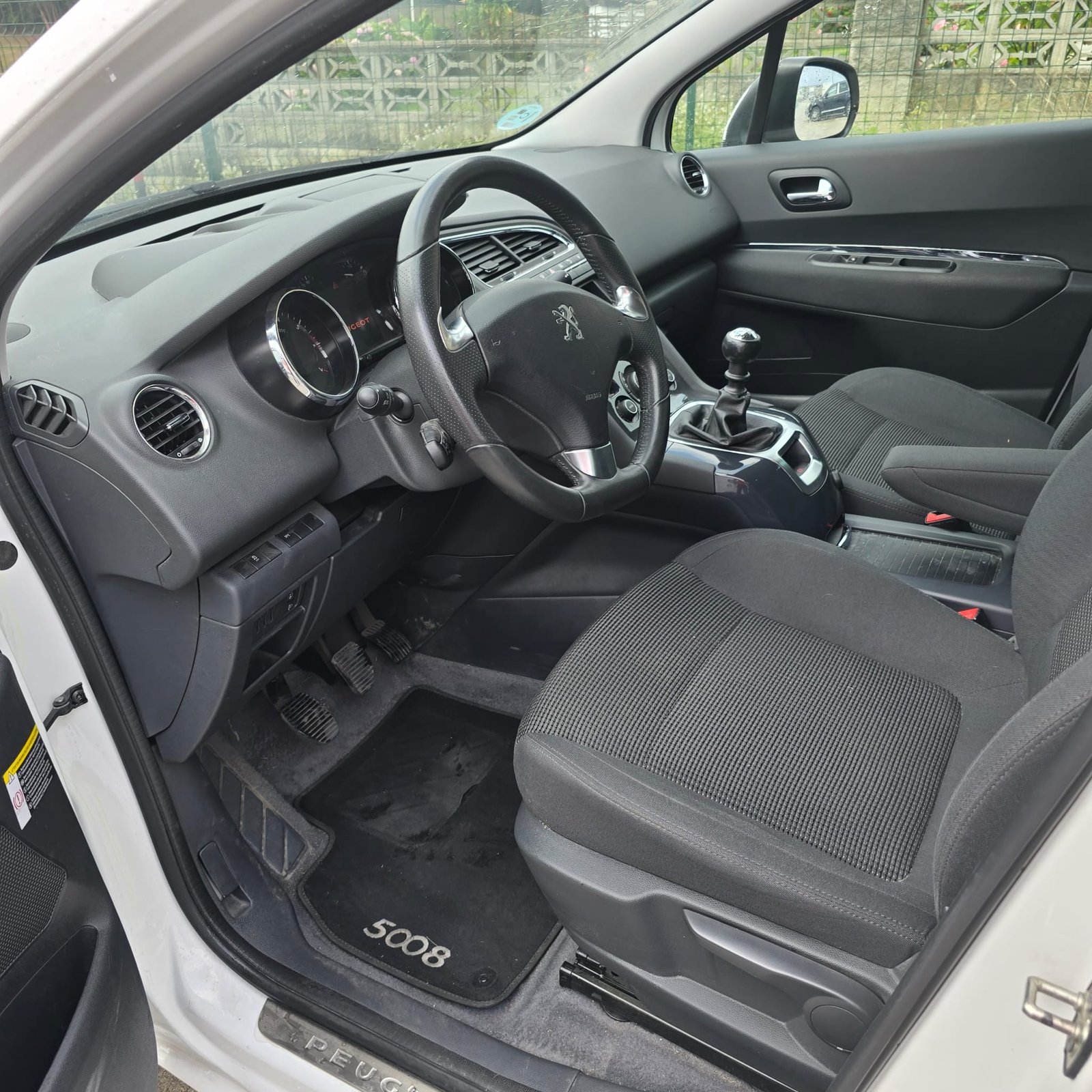 PEUGEOT 5008 1.6 THP ALLURE 16V