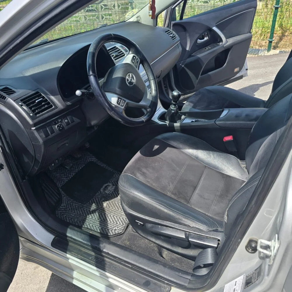 TOYOTA AVENSIS CONFORT 120D CROSS SPORT