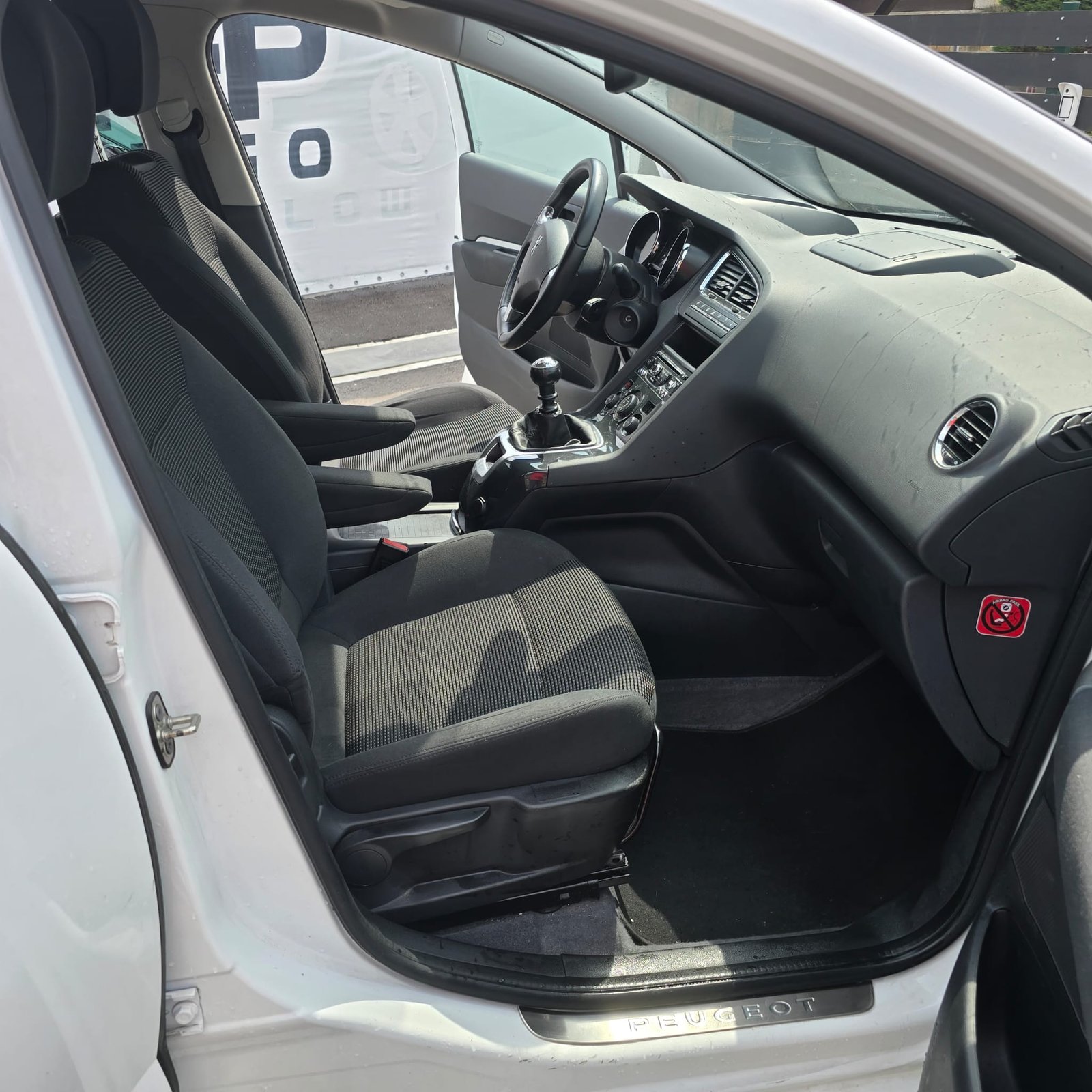 PEUGEOT 5008 1.6 THP ALLURE 16V