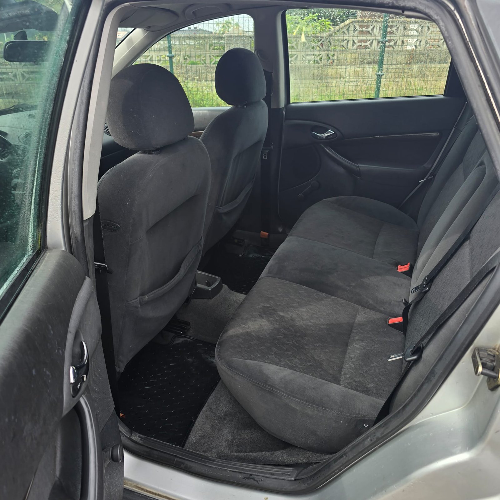 FORD FOCUS 1.6i GHIA
