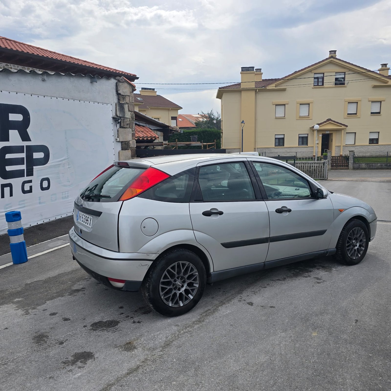 FORD FOCUS 1.6i GHIA