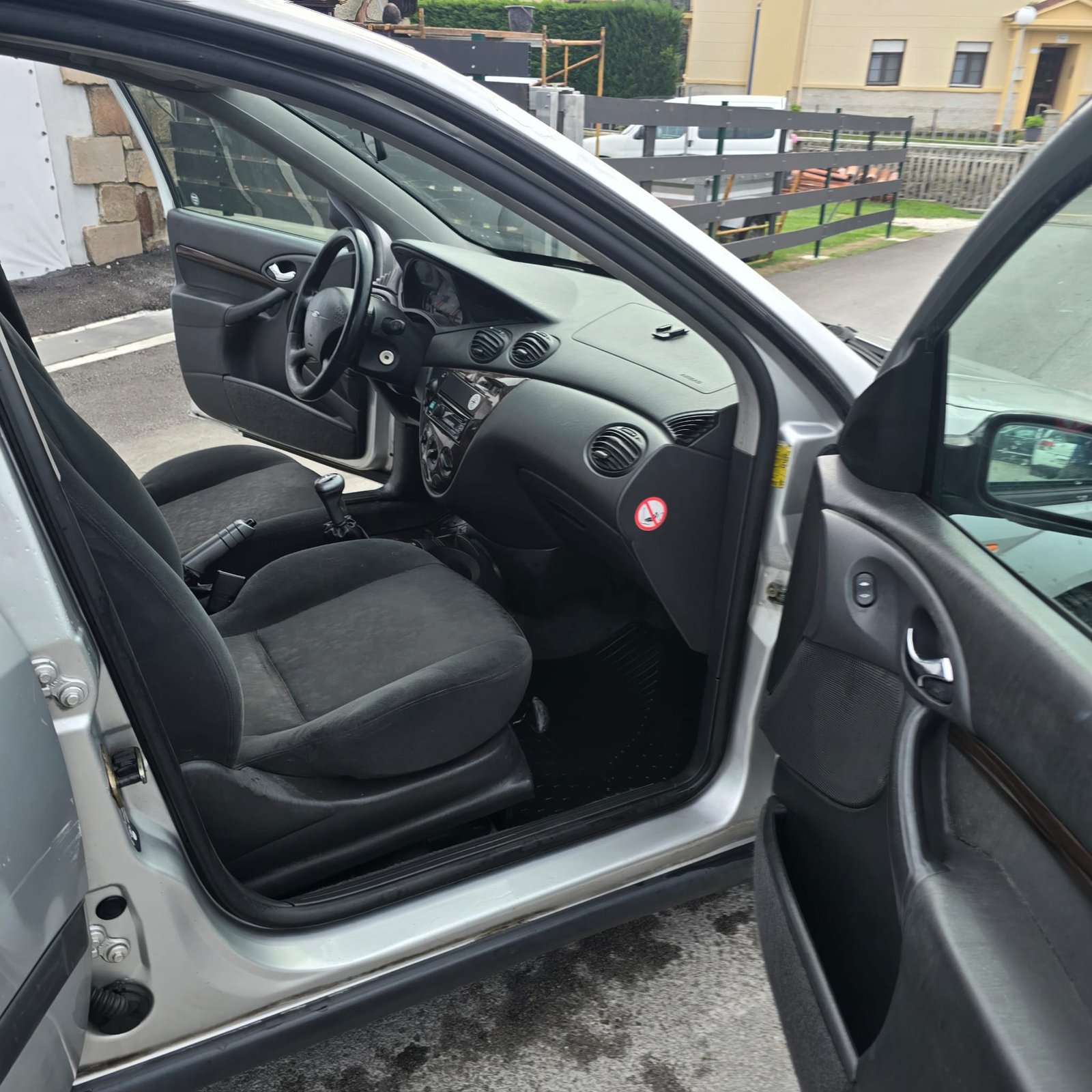 FORD FOCUS 1.6i GHIA