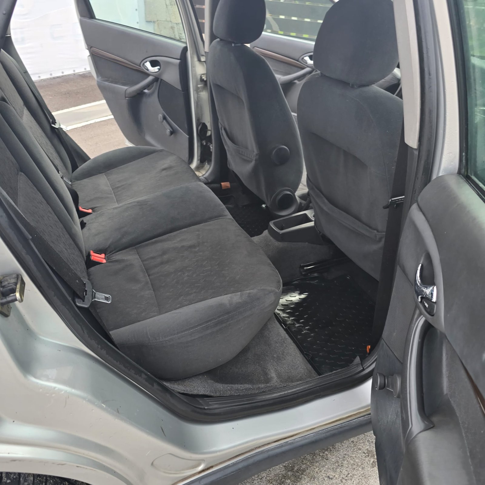 FORD FOCUS 1.6i GHIA