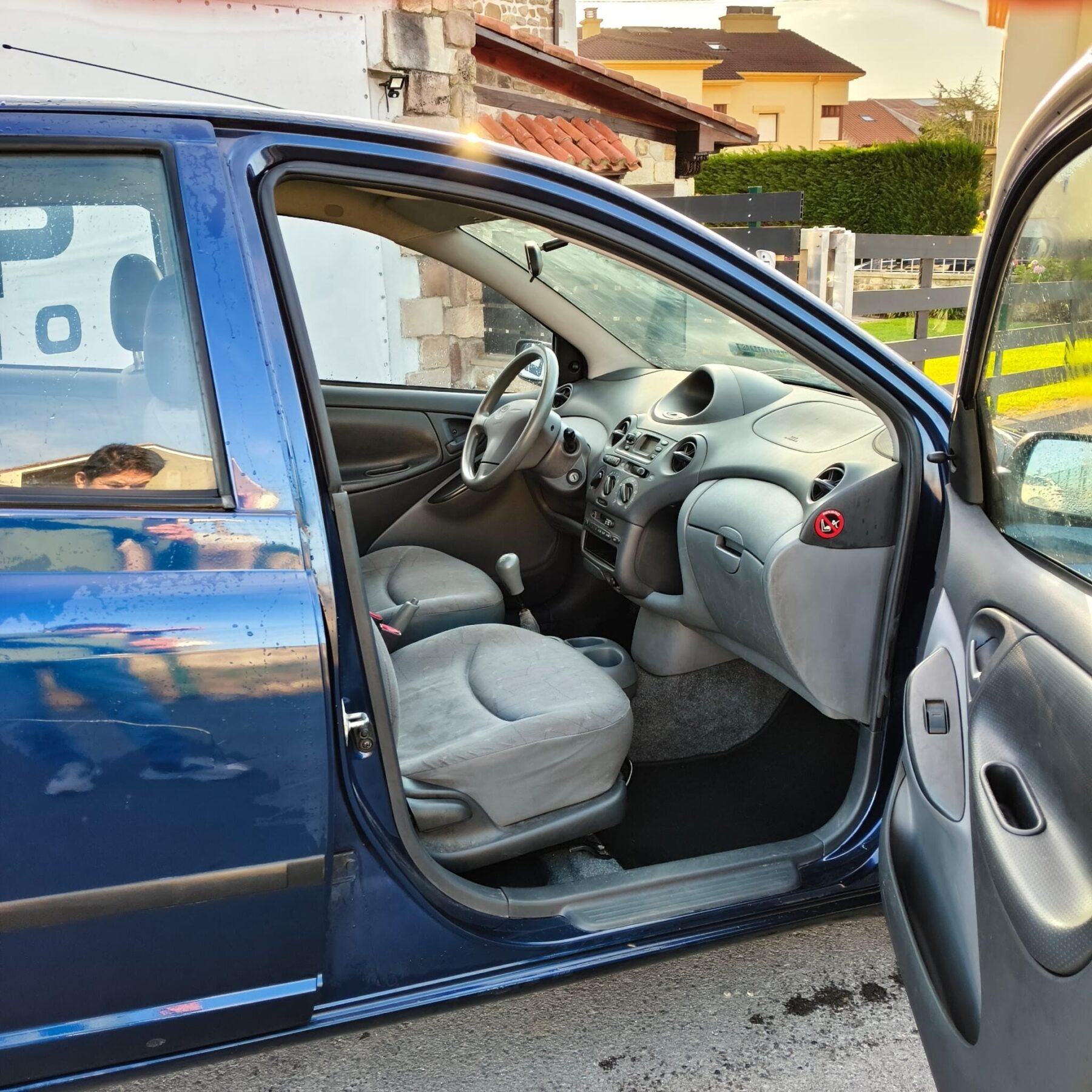 TOYOTA YARIS 1.0 LINEA TIERRA