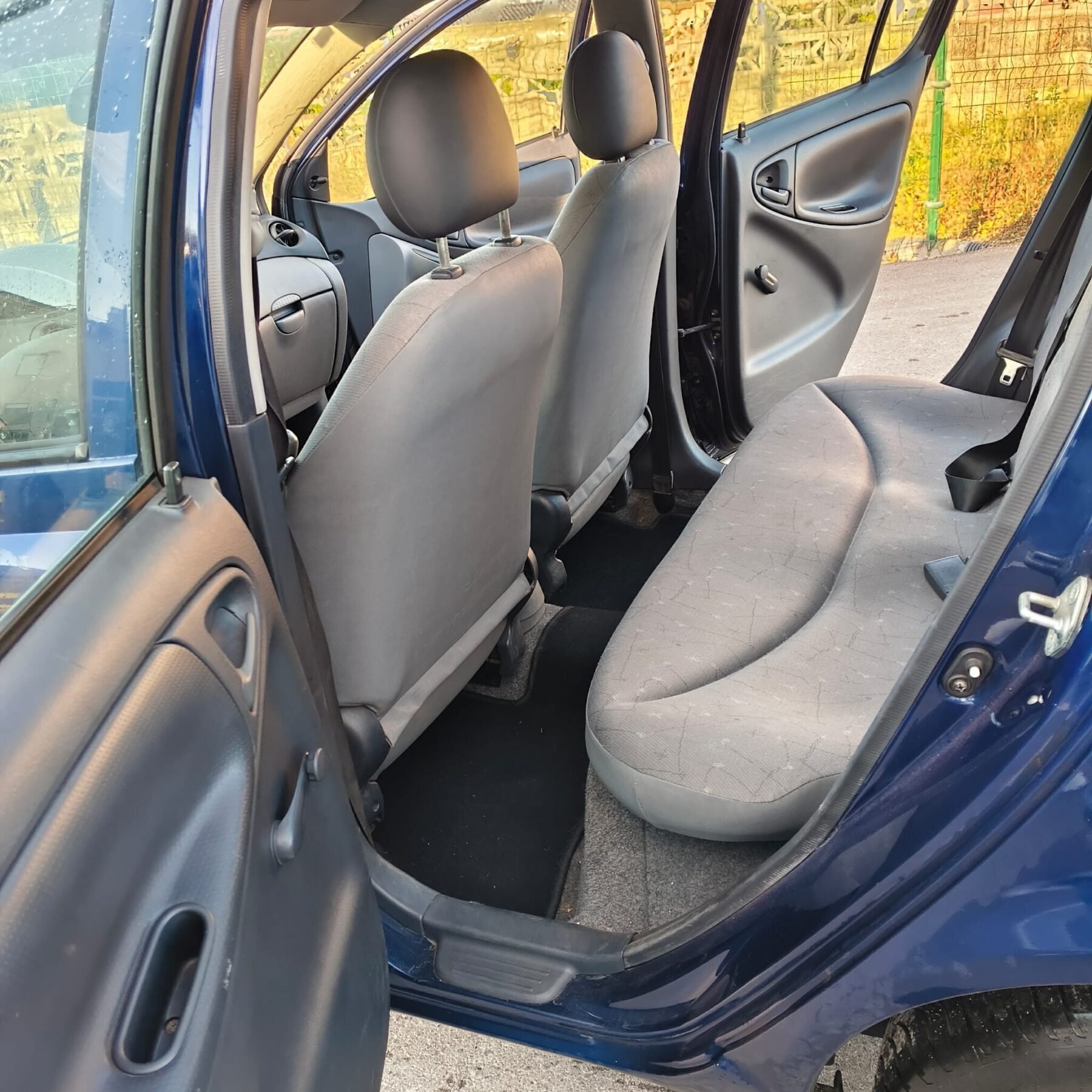 TOYOTA YARIS 1.0 LINEA TIERRA