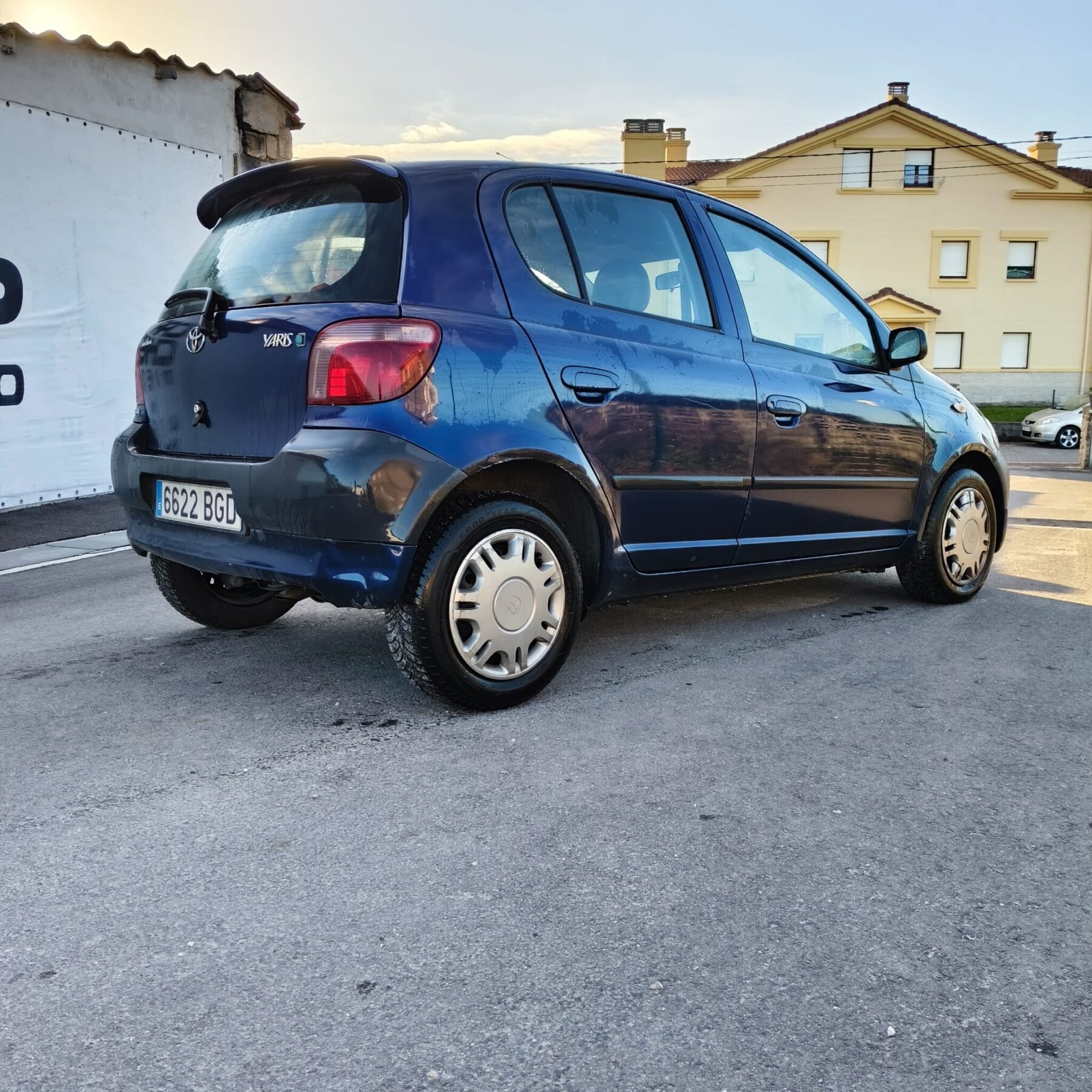 TOYOTA YARIS 1.0 LINEA TIERRA