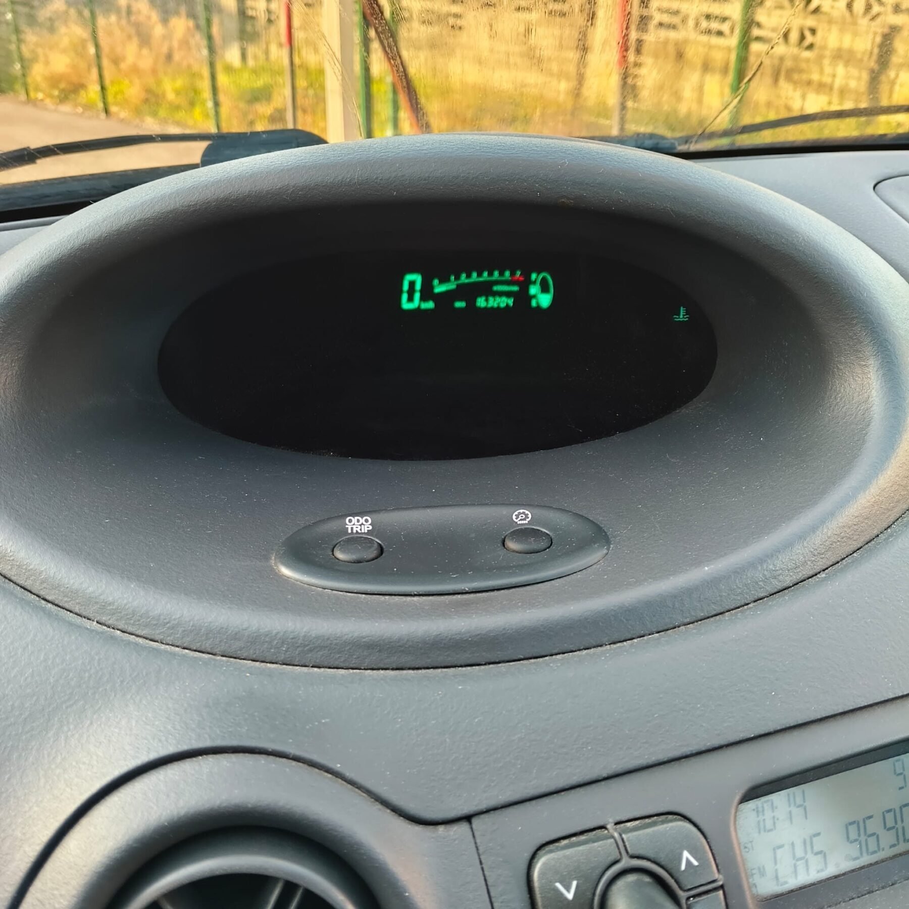 TOYOTA YARIS 1.0 LINEA TIERRA