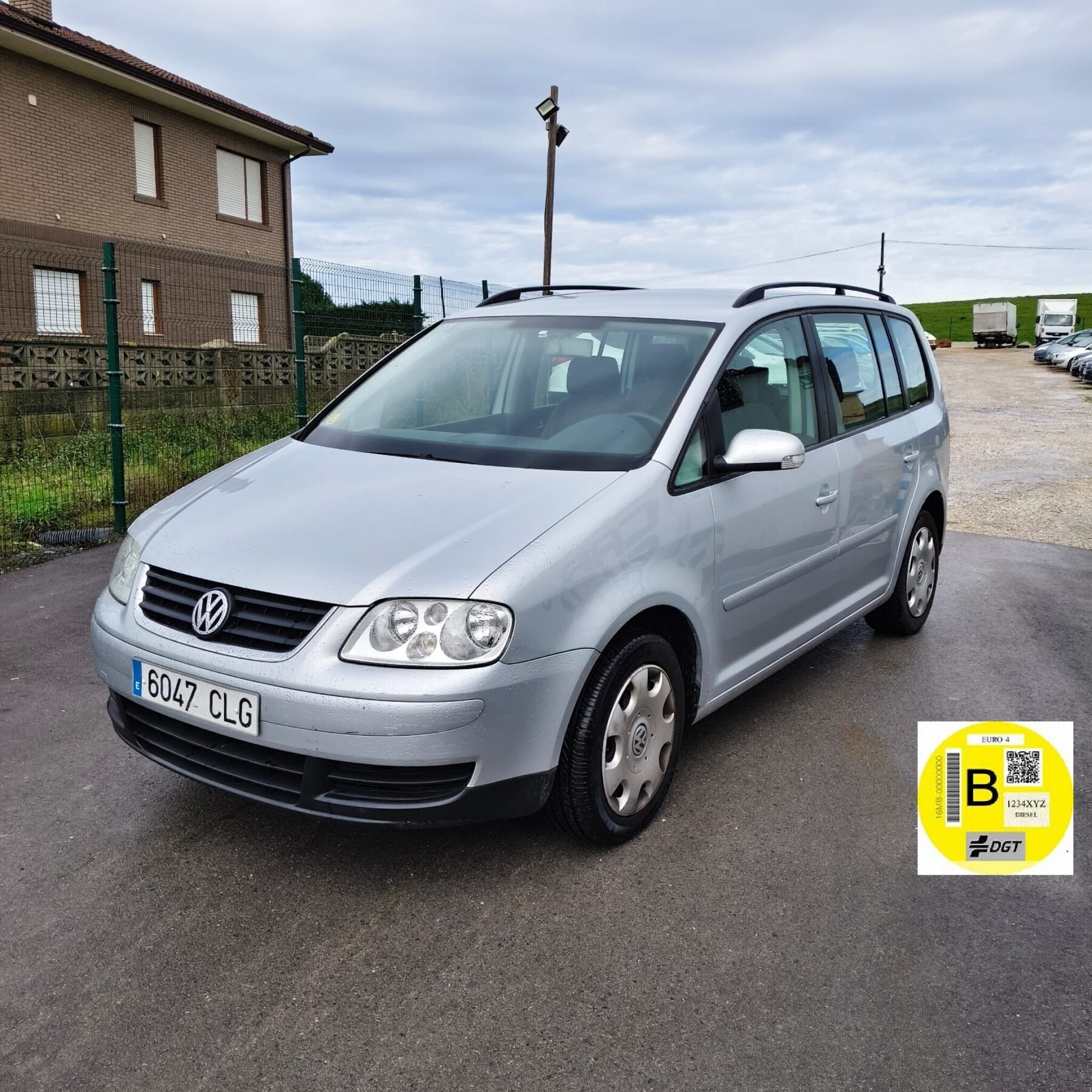 VOLKSWAGEN TOURAN 2.0 HIGHLINE