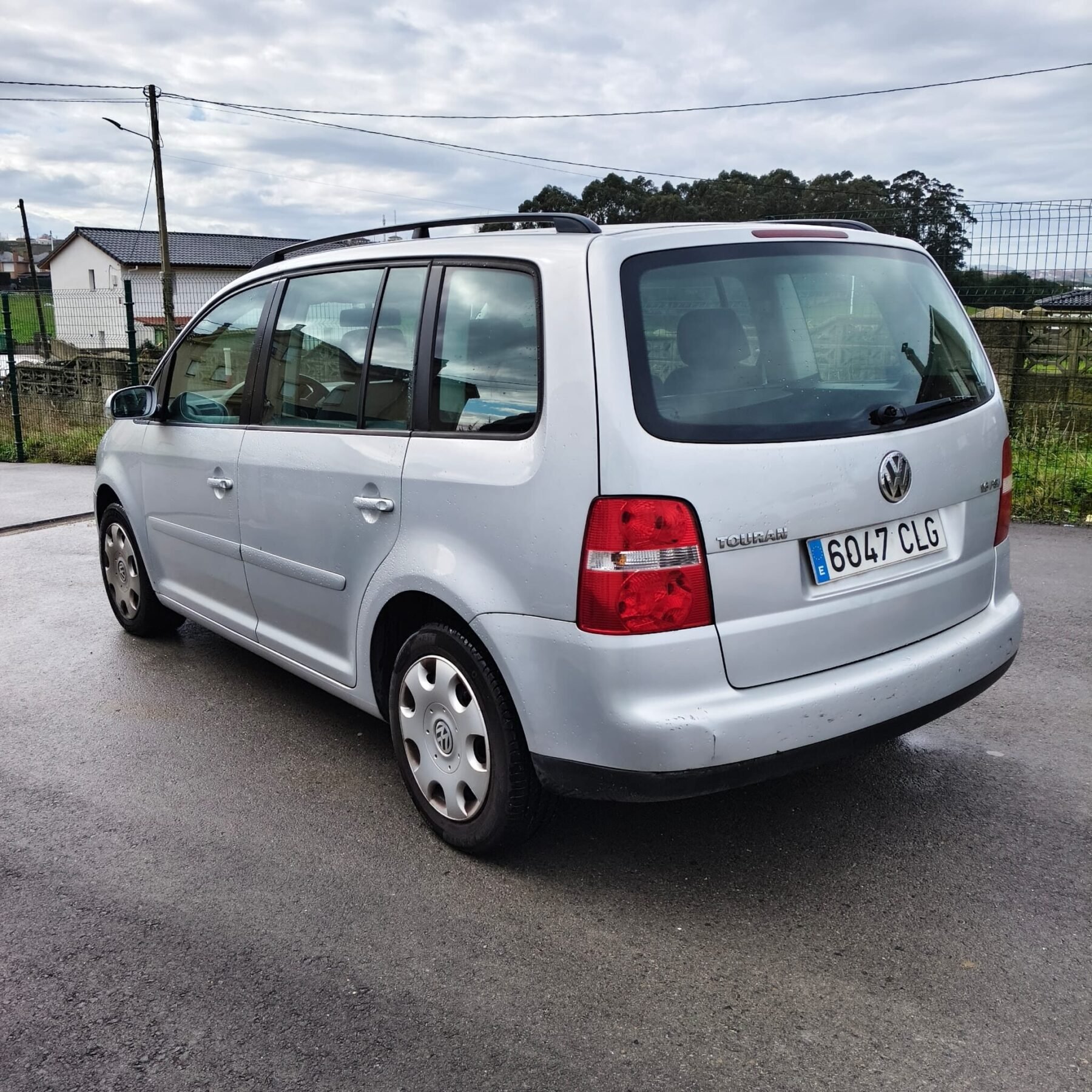 VOLKSWAGEN TOURAN 2.0 HIGHLINE