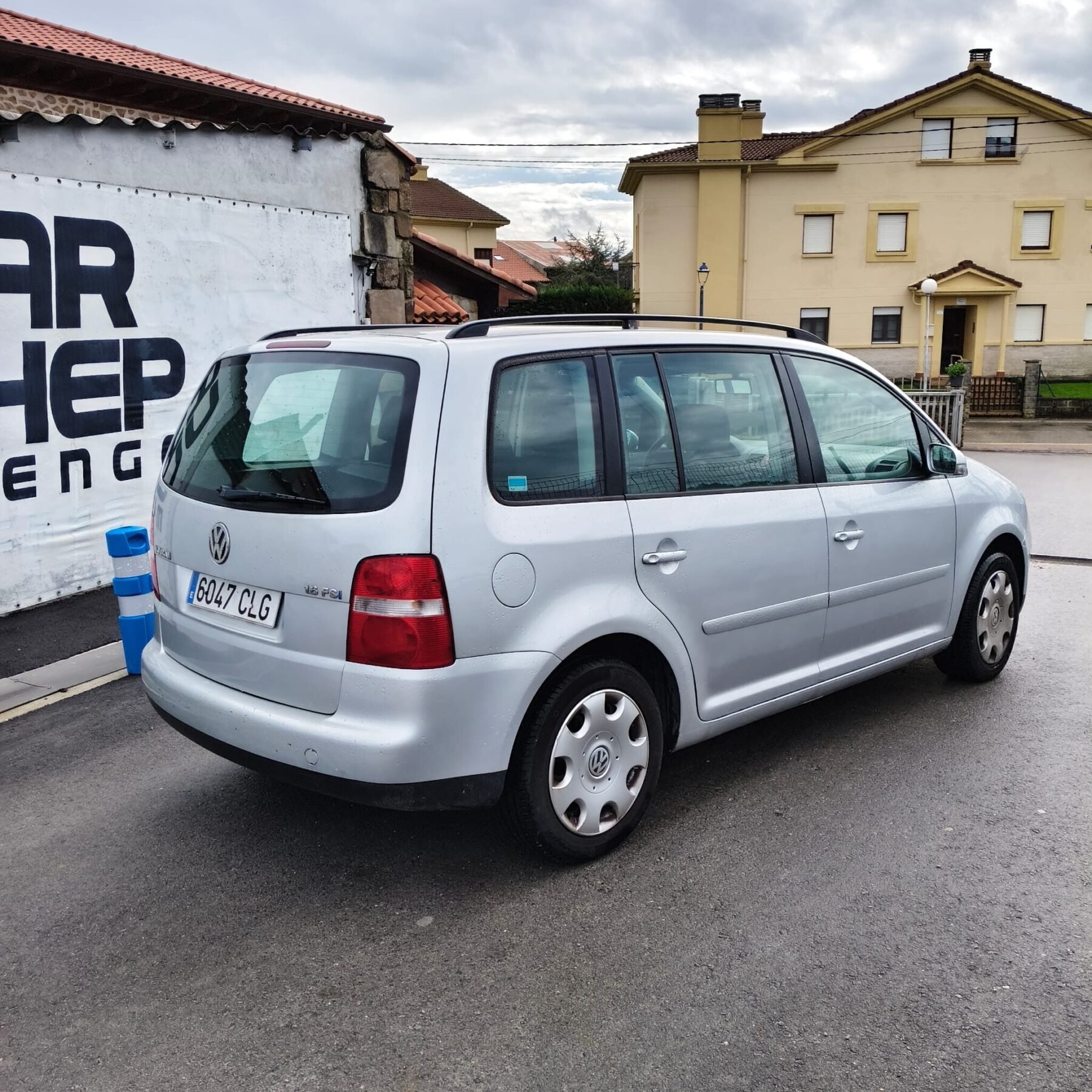 VOLKSWAGEN TOURAN 2.0 HIGHLINE
