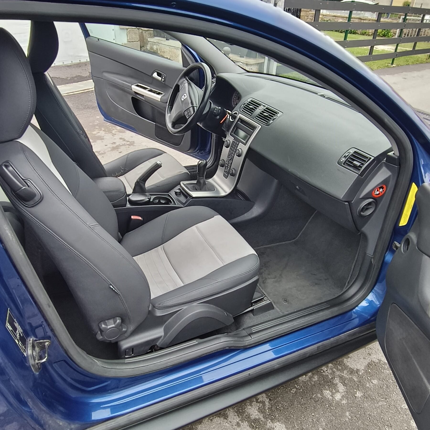 VOLVO C30 1.6 MOMENTUM