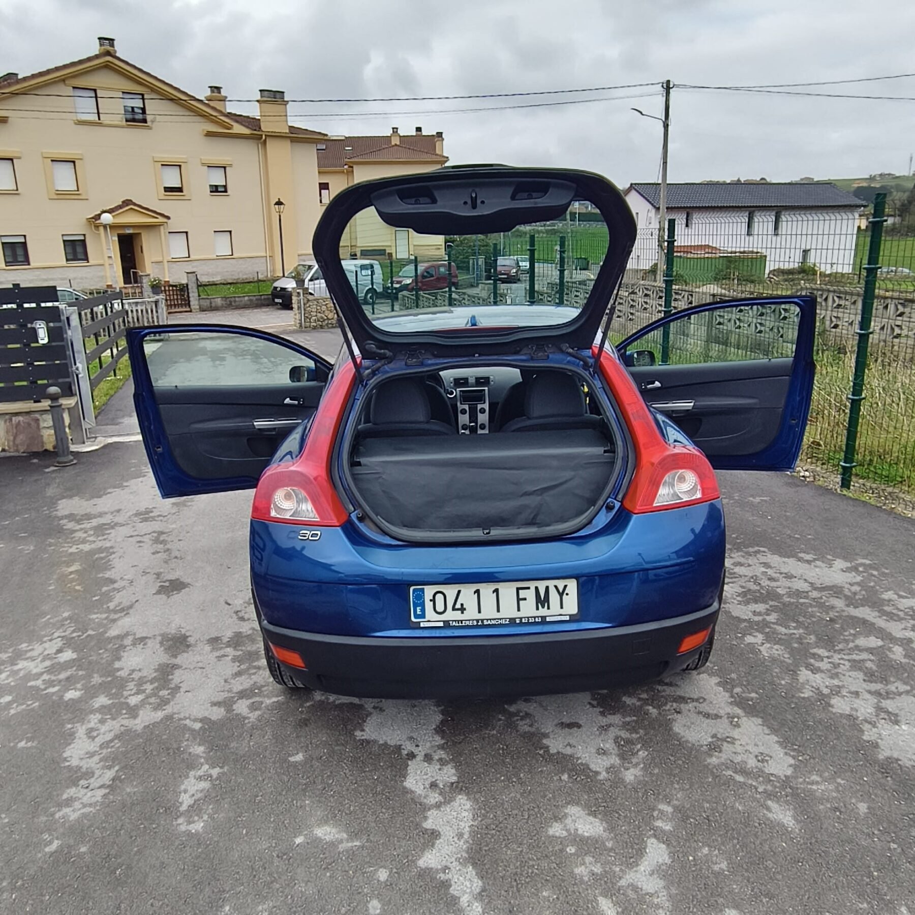 VOLVO C30 1.6 MOMENTUM