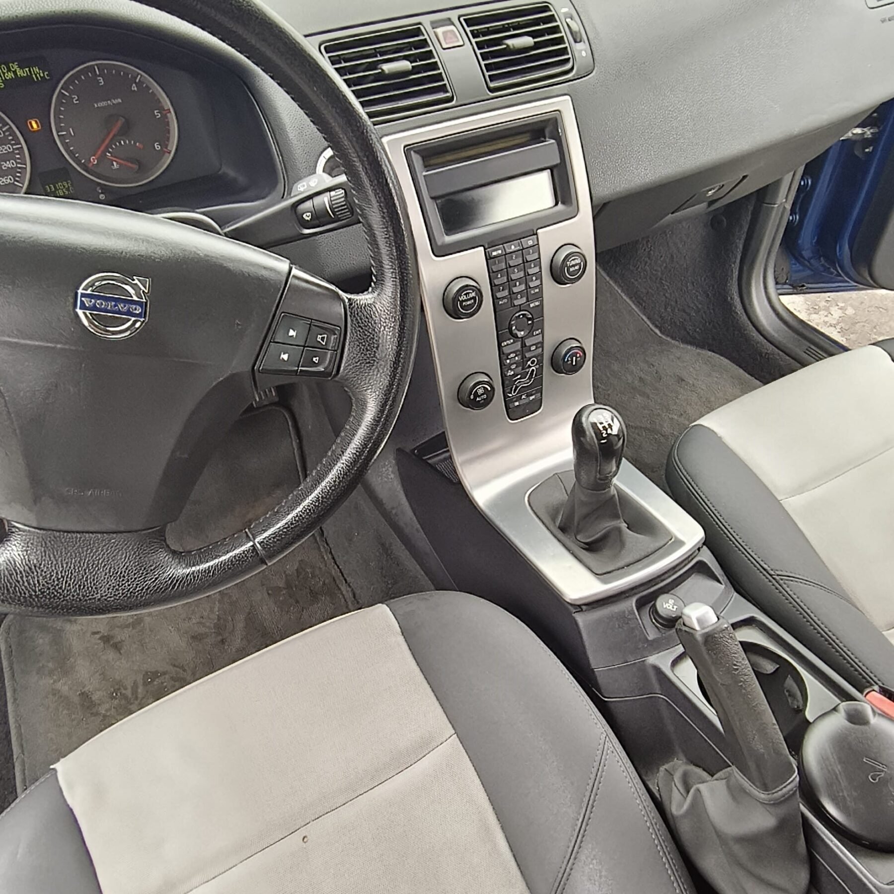 VOLVO C30 1.6 MOMENTUM