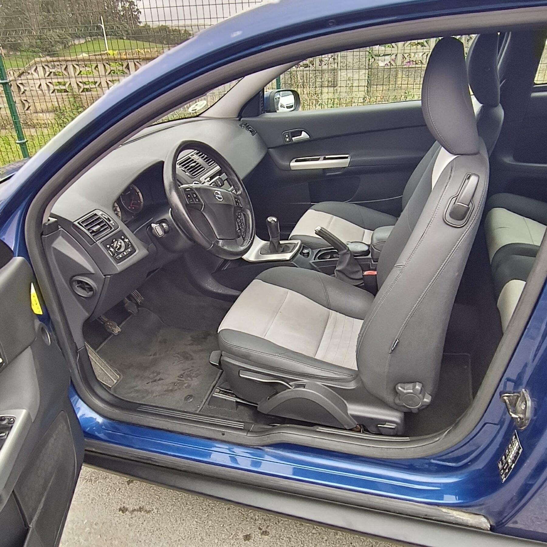 VOLVO C30 1.6 MOMENTUM