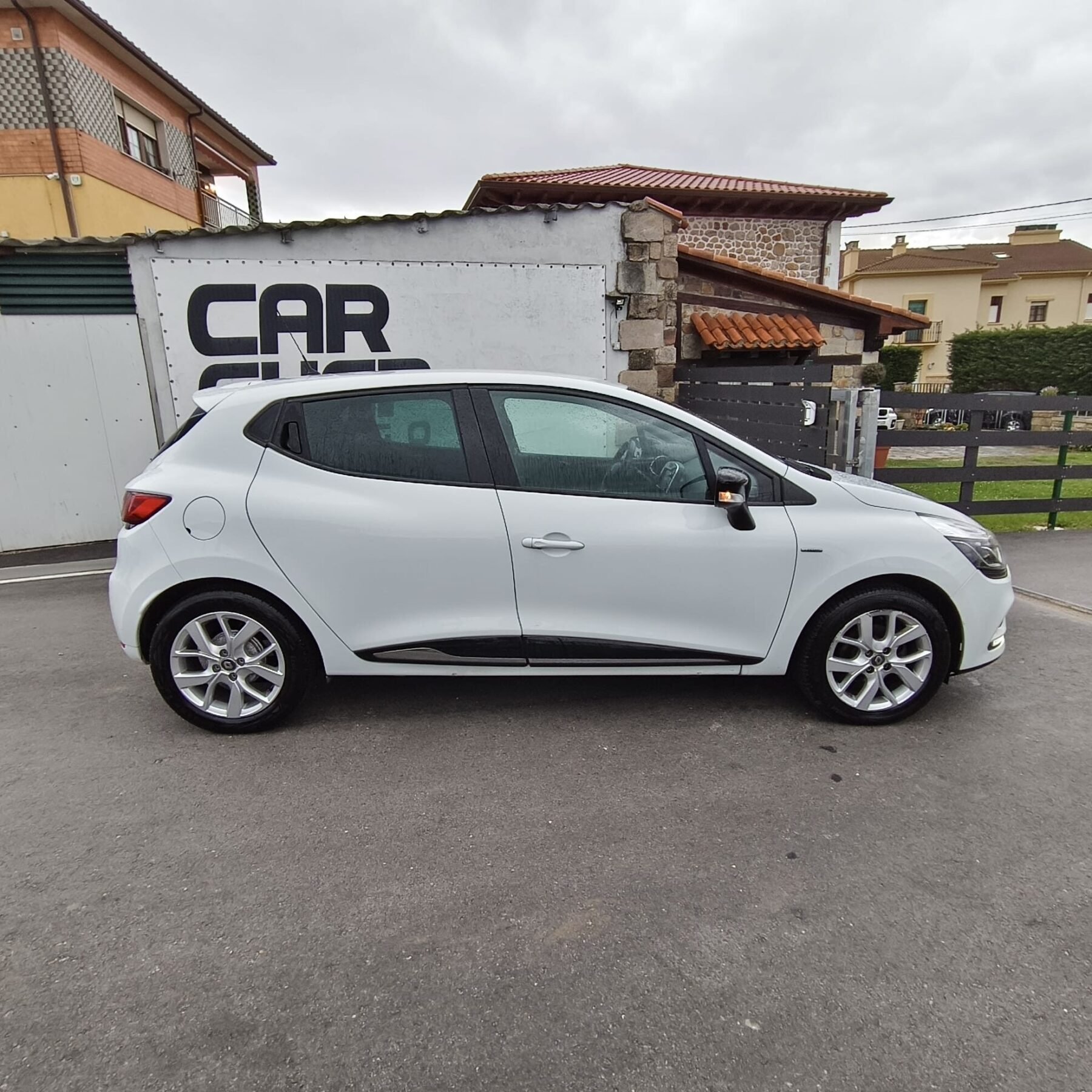 RENAULT CLIO RENAULT Clio Limited TCe GLP 18