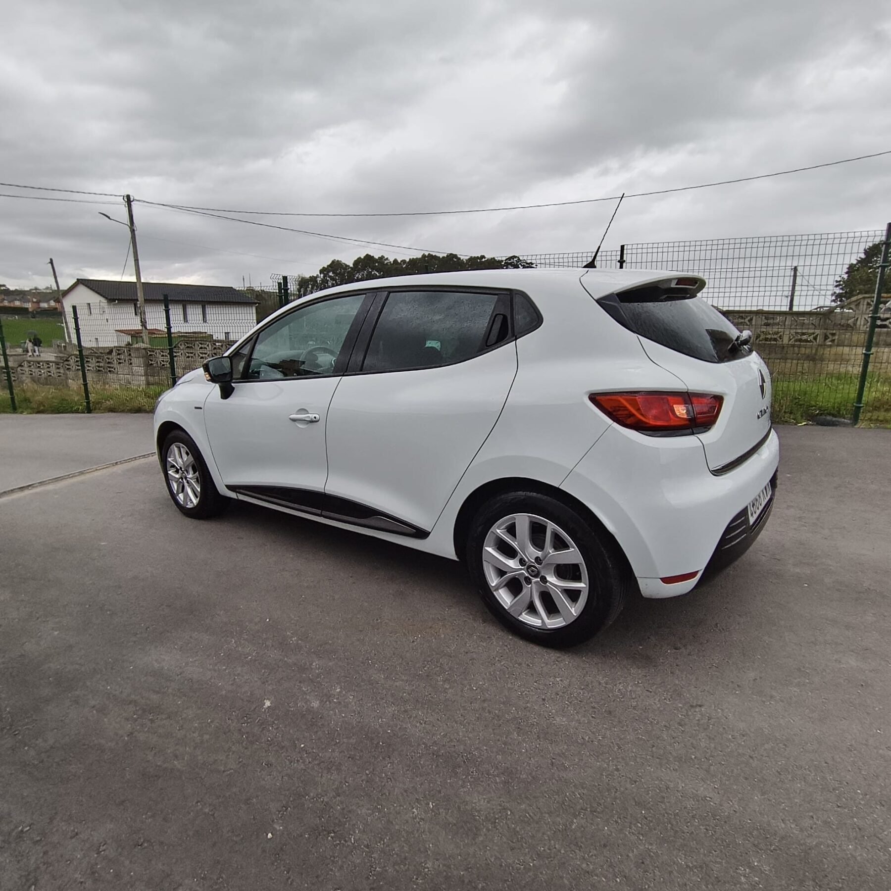 RENAULT CLIO RENAULT Clio Limited TCe GLP 18