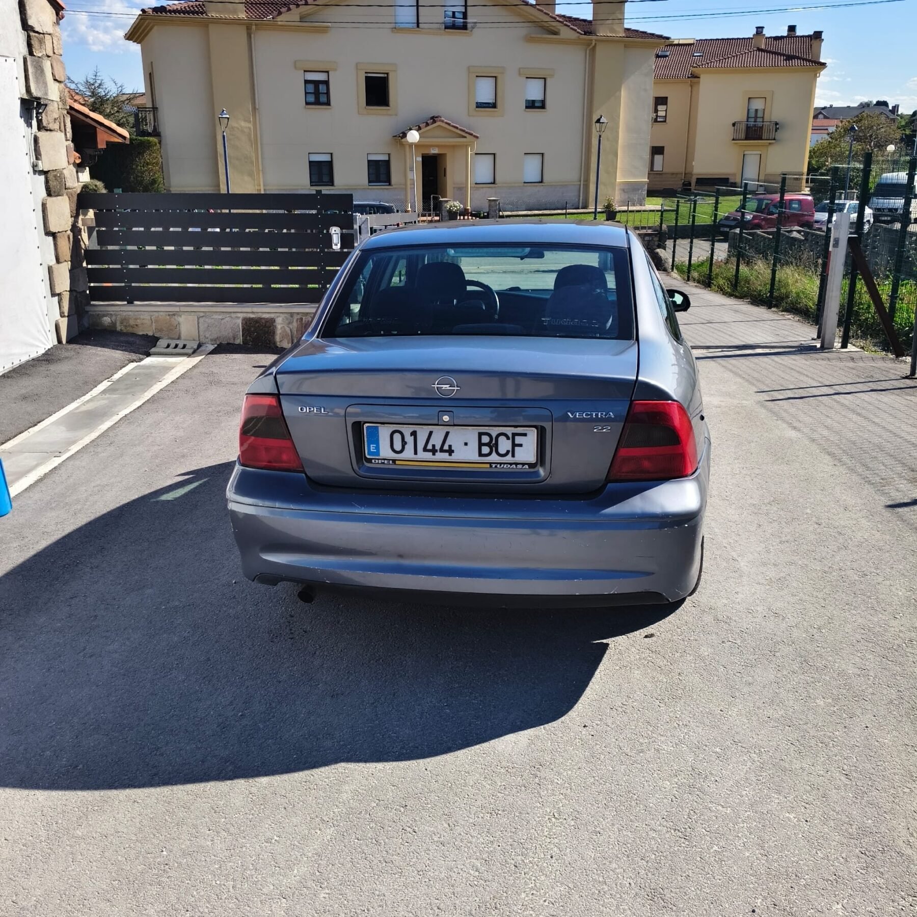 OPEL VECTRA 2.2i