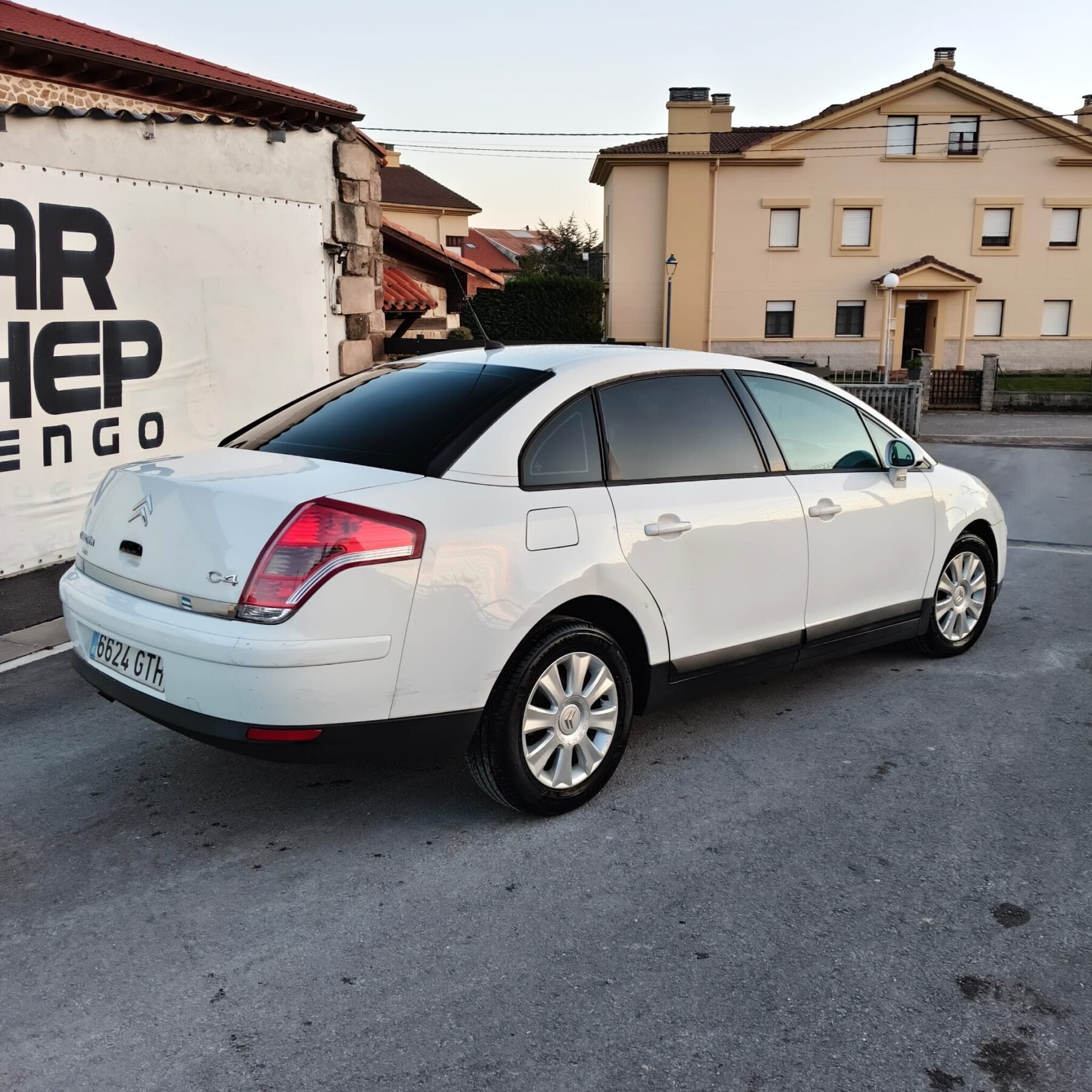 CITROEN C4  Sedán HDi 110cv FP Collection
