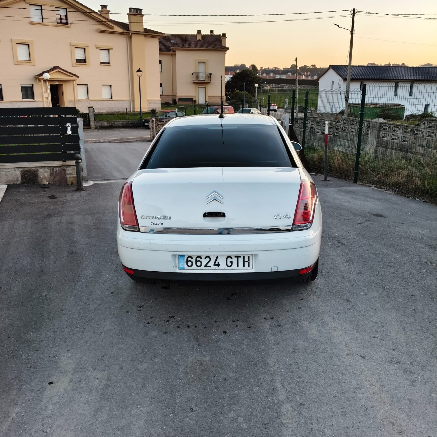 CITROEN C4  Sedán HDi 110cv FP Collection