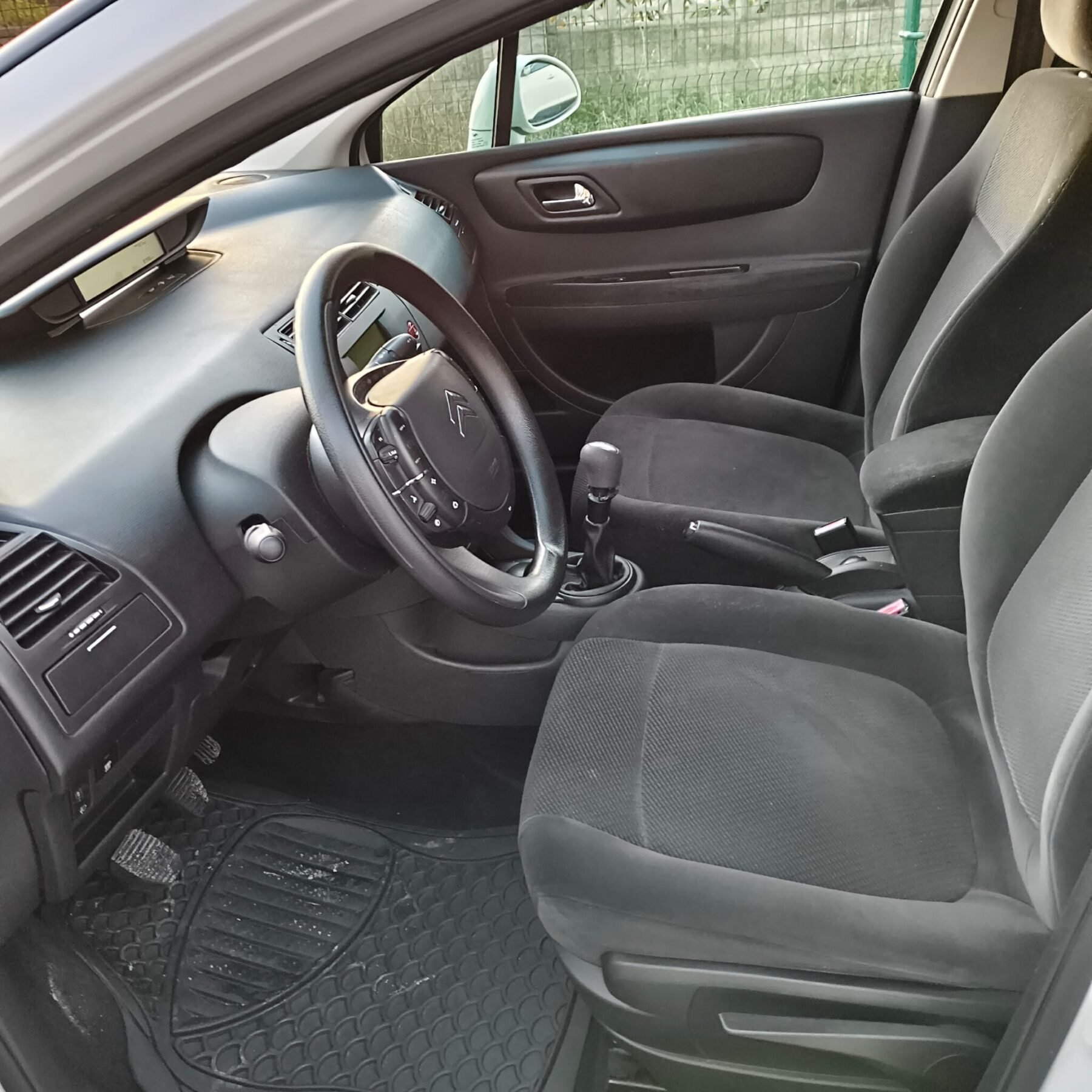 CITROEN C4  Sedán HDi 110cv FP Collection