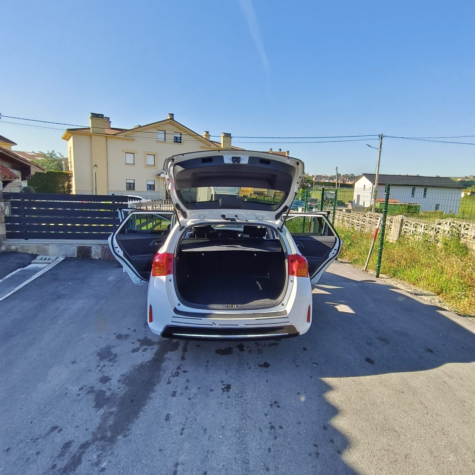 TOYOTA AURIS 2.0 D-4D 120D TOURING SPORT