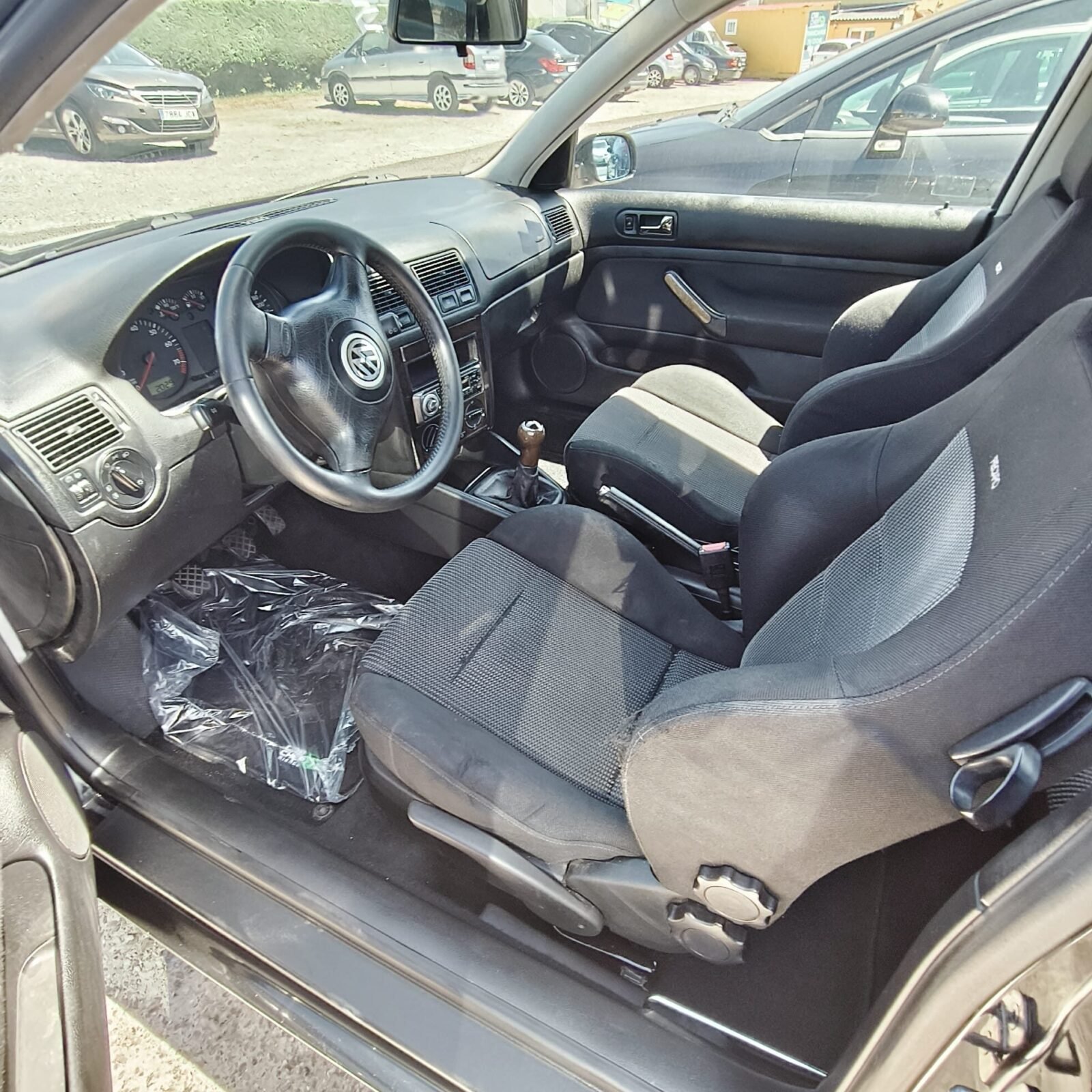 VOLKSWAGEN GOLF 1.8i GTI