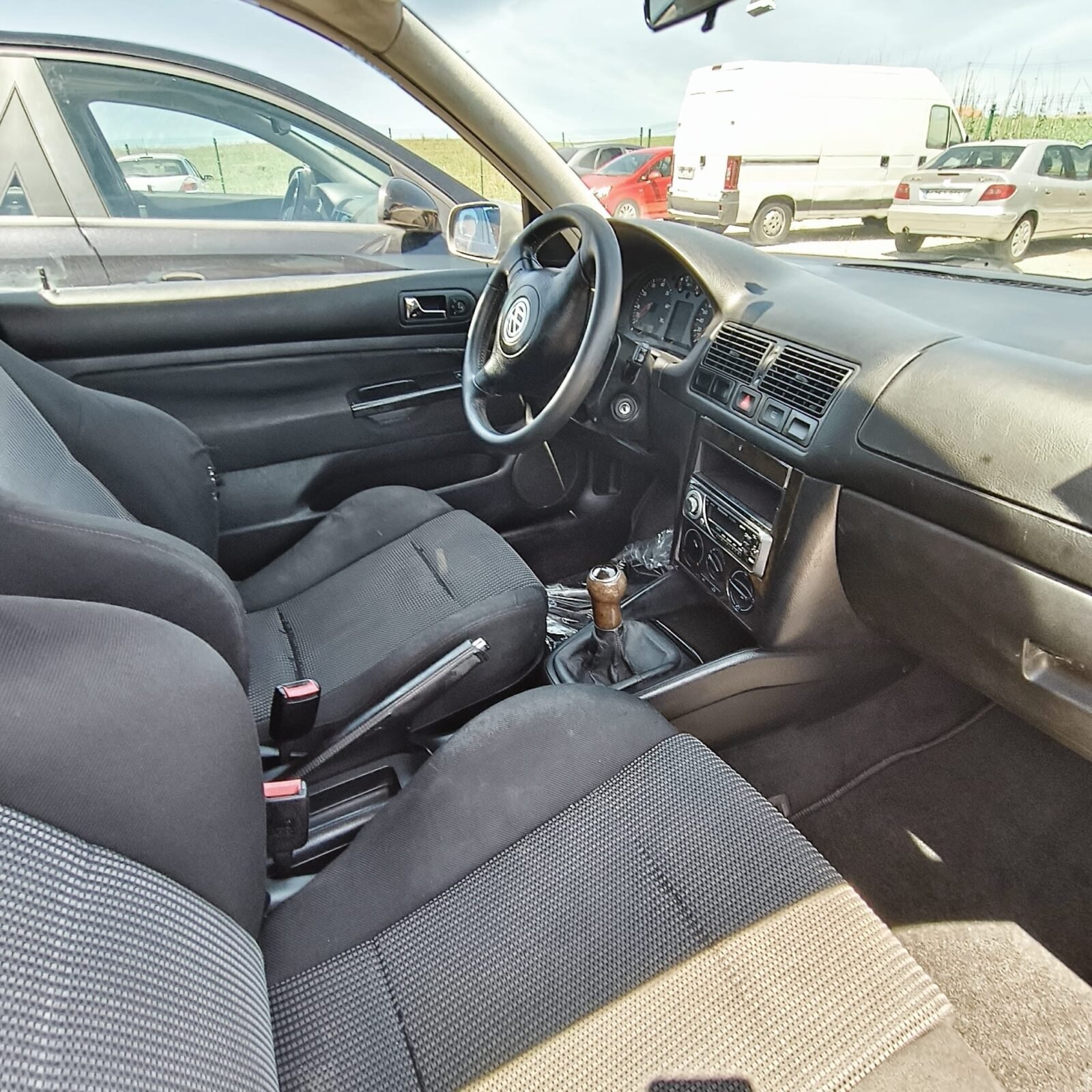 VOLKSWAGEN GOLF 1.8i GTI