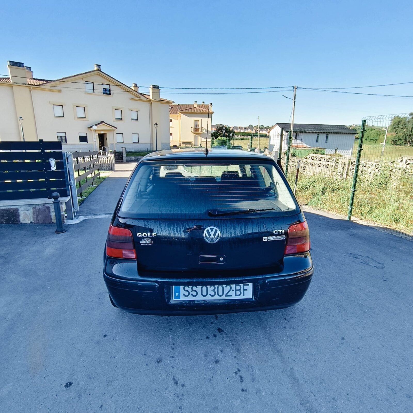 VOLKSWAGEN GOLF 1.8i GTI