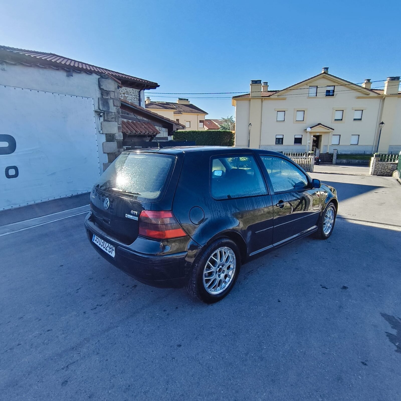 VOLKSWAGEN GOLF 1.8i GTI
