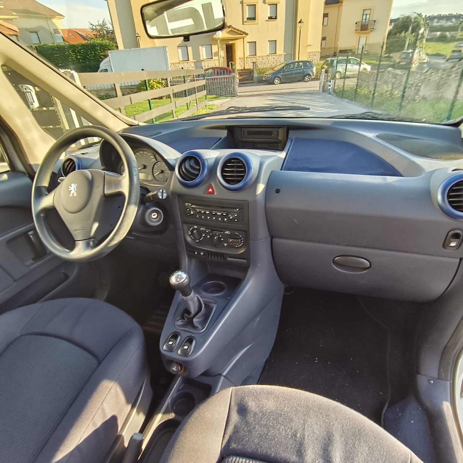 PEUGEOT 1007  1.4 HDi Urban